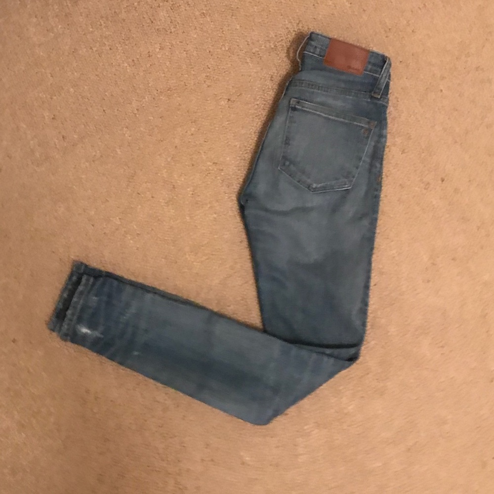 9” high rise destructed skinny jeans